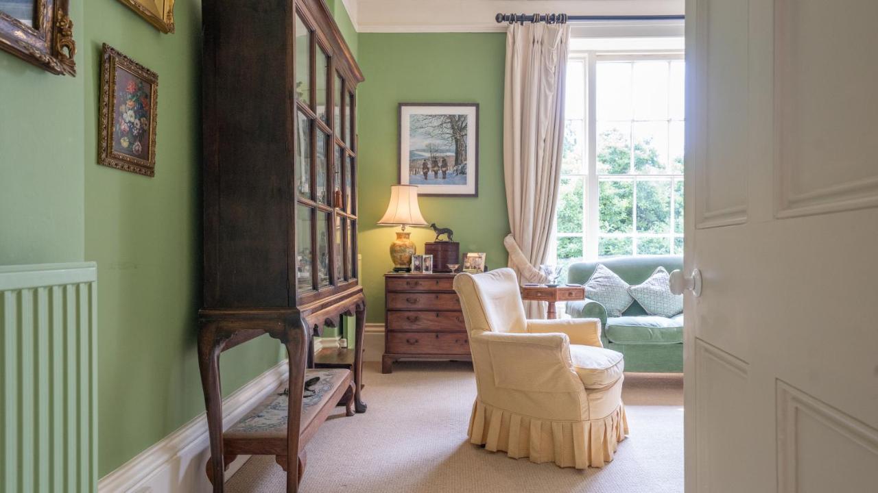 Pantybeiliau House Bed & Breakfast Gilwern Экстерьер фото