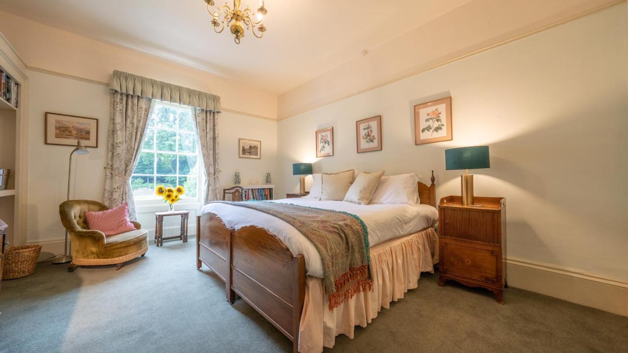 Pantybeiliau House Bed & Breakfast Gilwern Экстерьер фото