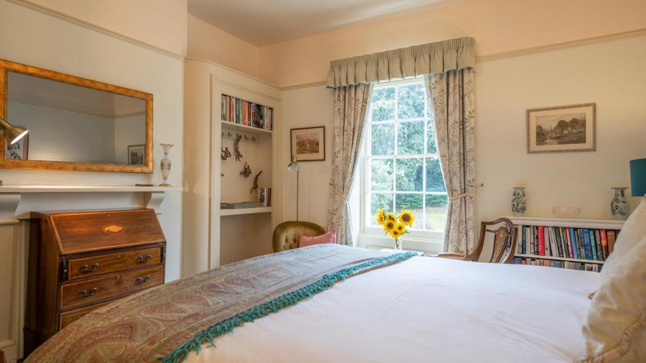 Pantybeiliau House Bed & Breakfast Gilwern Экстерьер фото
